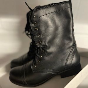 Troopa Black Leather